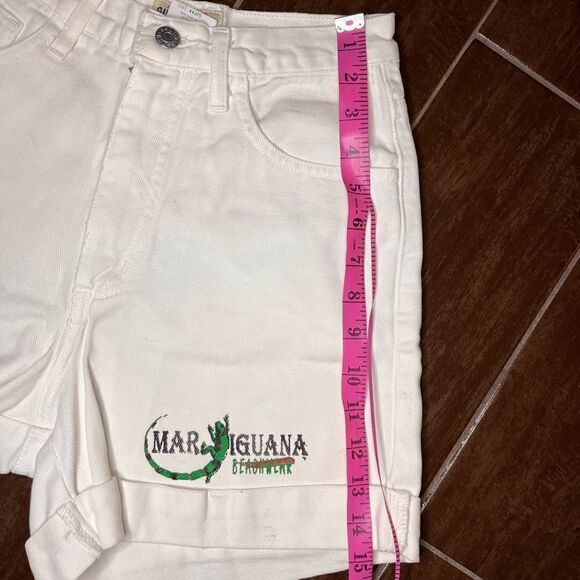 Guess white denim beach resort cuffed shorts sz 27 - Picture 8 of 9